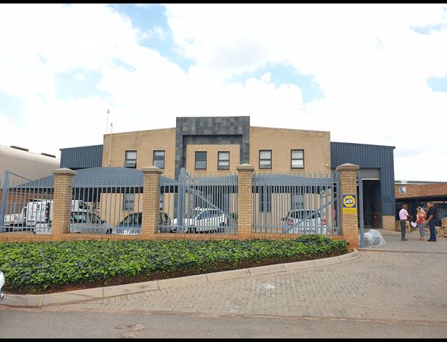 1,030M² WAREHOUSE FOR SALE IN TUNNEY